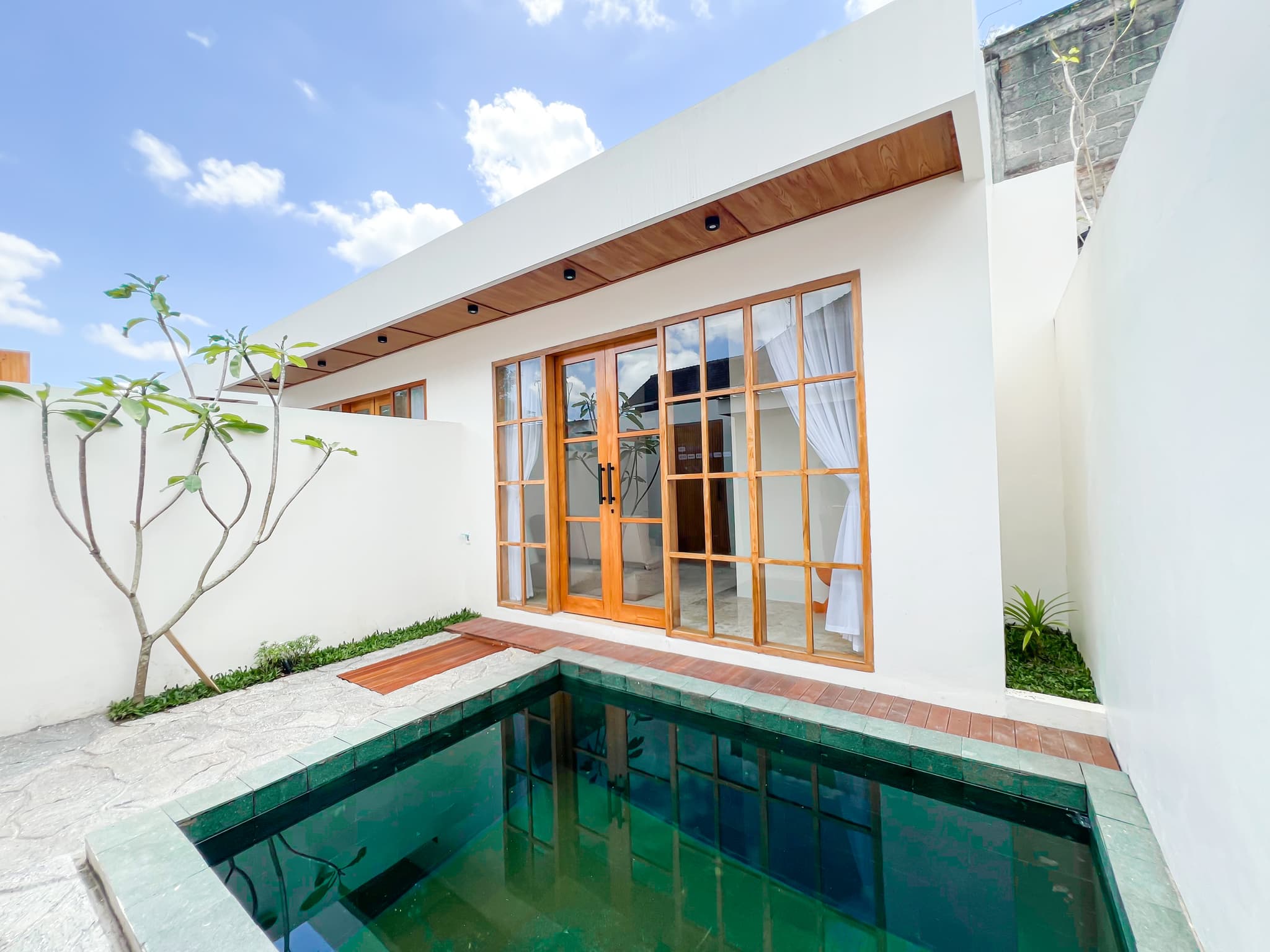among villa demangan image