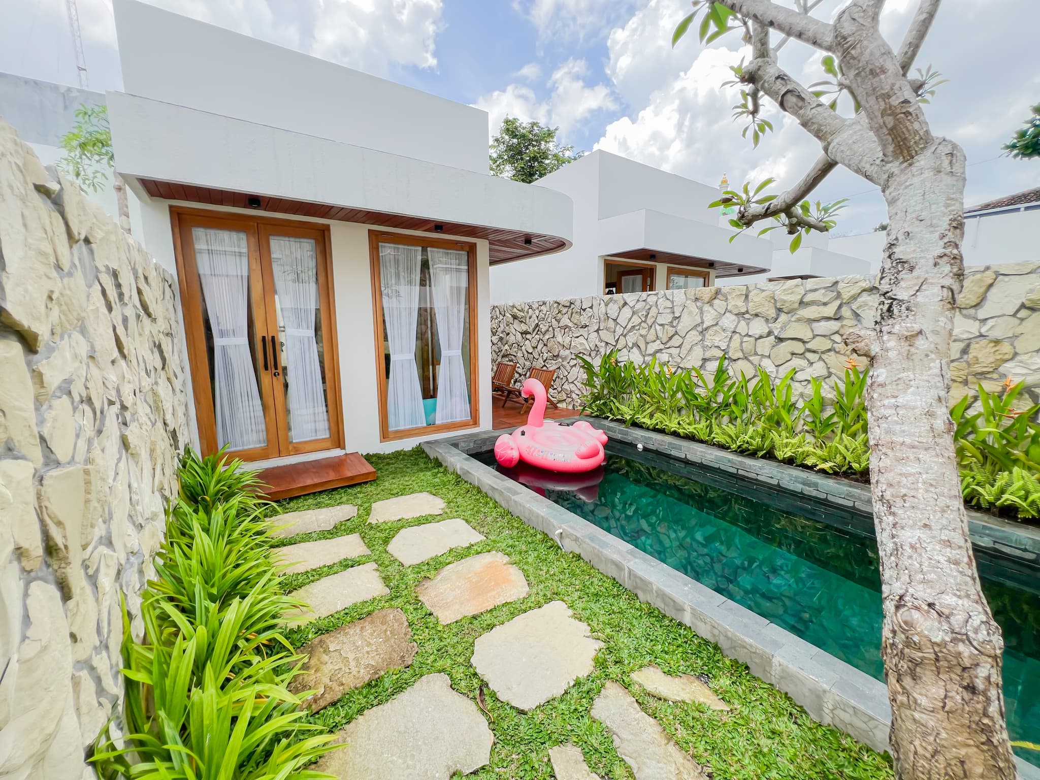 among villa seturan image