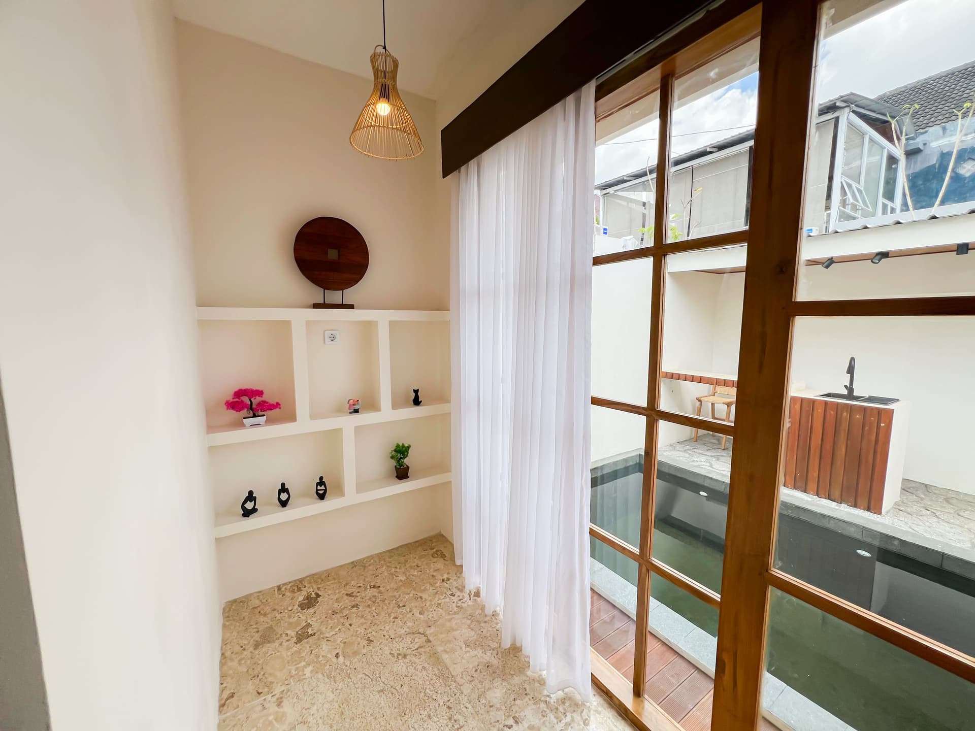 king deluxe room image 2